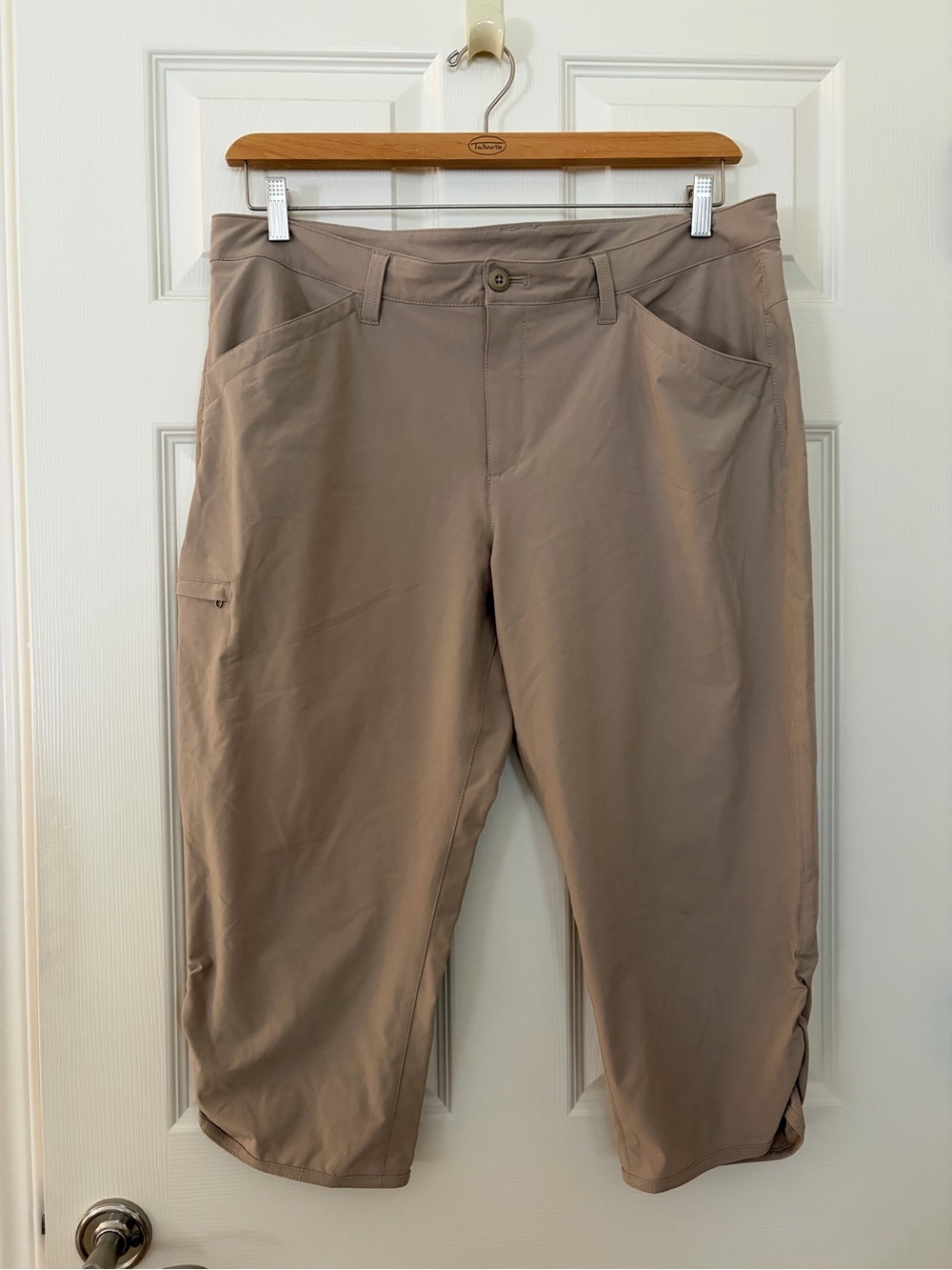 Eddie Bauer Khaki Women's Performance Capris